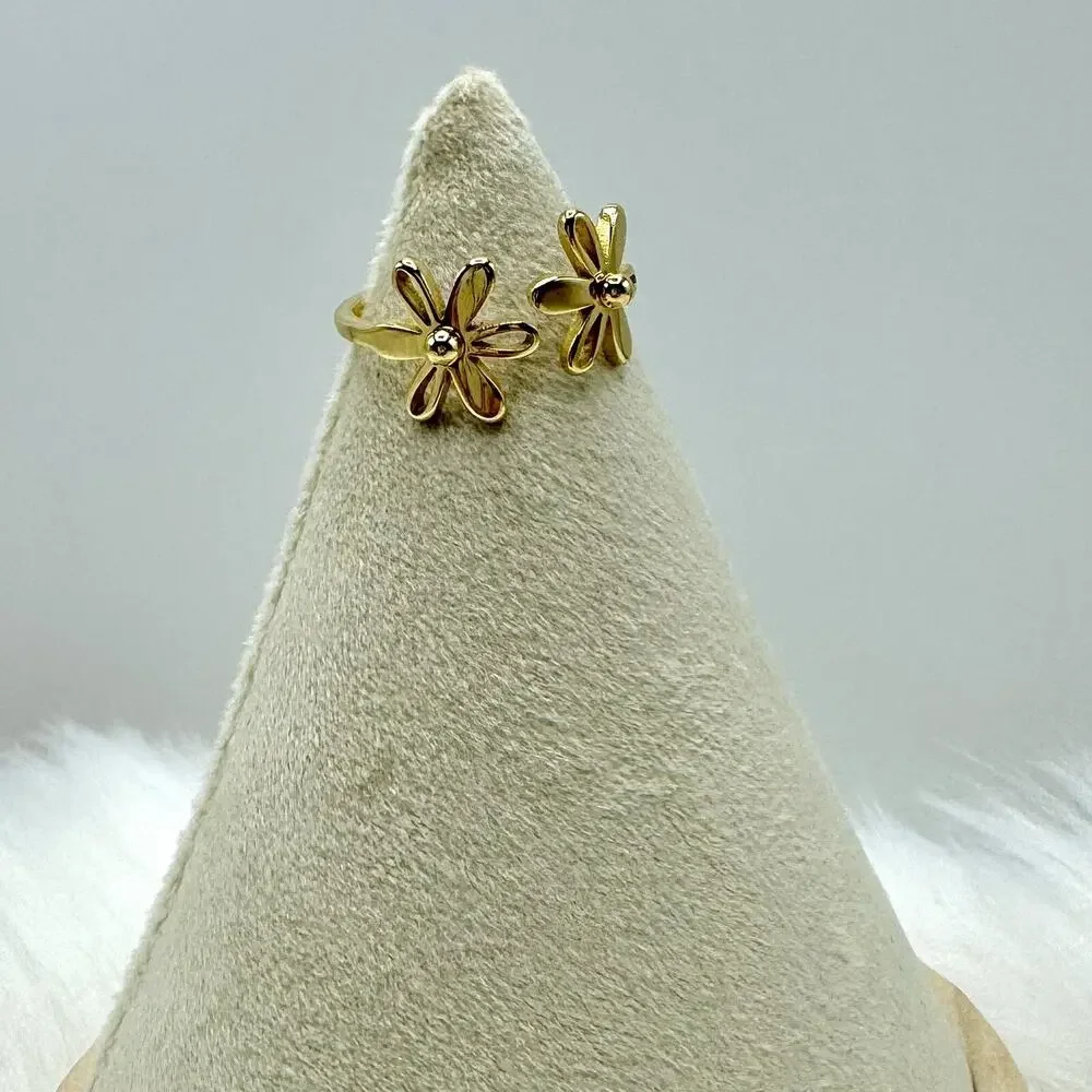 Golden Daisy Ring Size 9